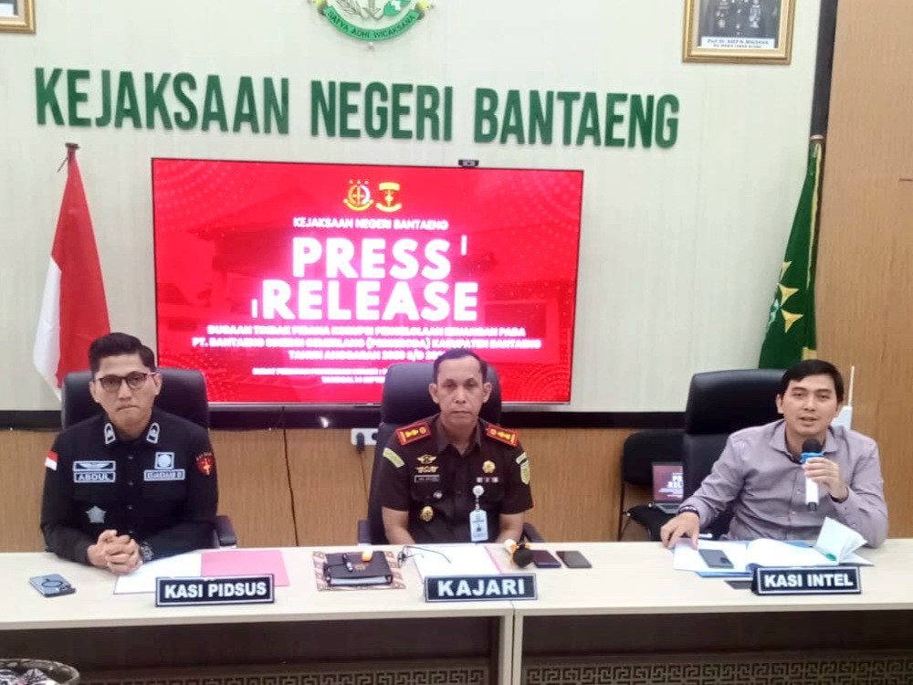 Foto: gelaran press release yang digelar di kantor Kejari Bantaeng pada Selasa (15/9/2026) penjelasan perkembangan kasus dugaan korupsi pengelolaan keuangan PT Bantaeng Sinergi Cemerlang (Perseroda). (Dok. Ismail)