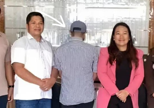 Tersangka HZ saat dilimpahkan Polda Sulbar ke Kejari Polman terkait kasus dugaan peredaran oli ilegal.