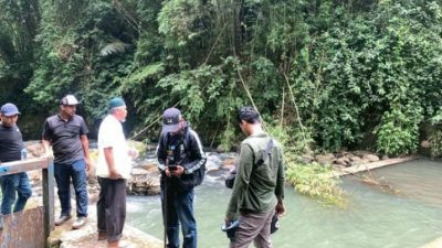 Foto: Kejaksaan Negeri Sinjai Bersama Tim Ahli saat Memeriksa Proyek Rehabilitasi Irigasi Aparang di Kelurahan Sangiaseri, Kecamatan Sinjai Selatan, Kabupaten Sinjai pada tahun 2024. (Dok. Anto)