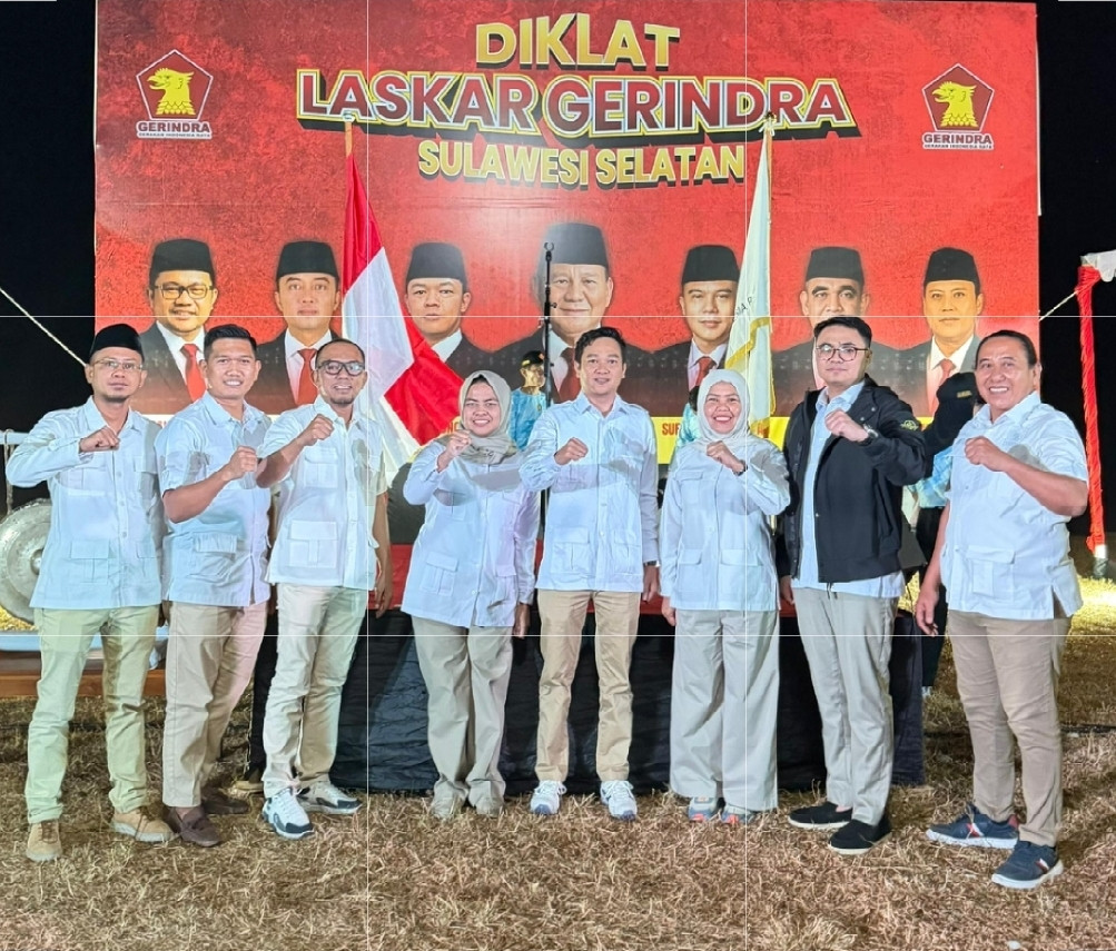 Ketgam: Sejumlah anggota DPRD Kabupaten Bone dari Fraksi Gerindra berfoto bersama Ketua DPC Gerindra Bone Ahmad Zainuddin (keempat dari kiri) dalam rangkaian kegiatan Diklat Laskar Gerindra Sulsel di Malino, Kabupaten Gowa. (ENews)