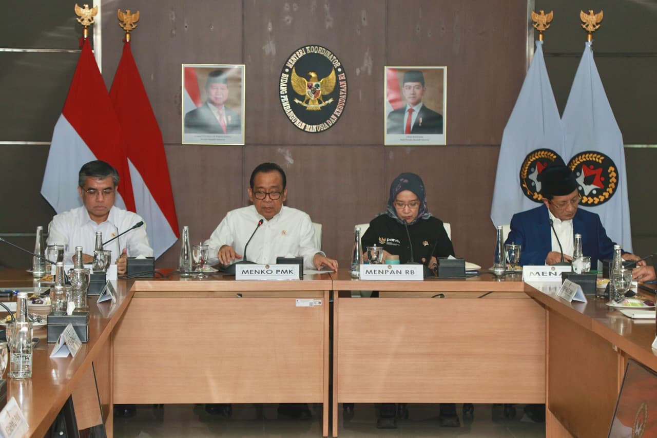 Foto: Rapat tiga Menteri dan menandatangani Surat Keputusan Bersama yakni, Menteri Agama Nasaruddin Umar, Menteri Ketenagakerjaan Yassierli, dan Menteri Pendayagunaan Aparatur Negara dan Reformasi Birokrasi. (*)