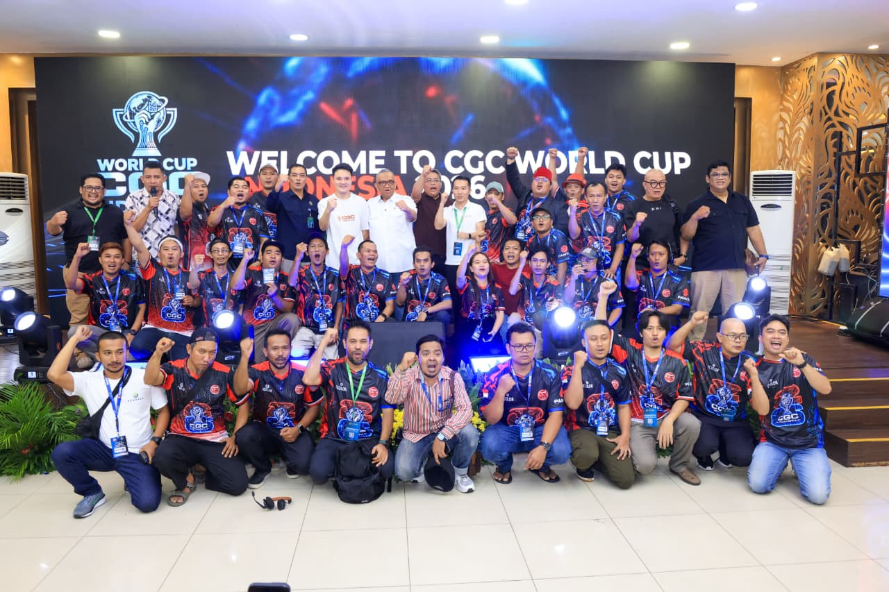 Foto: Sesi berpose bersama Wamenaker bersama peserta World Cup Circuit Global Championship (CGC) Indonesia 2026 di Gedung Kemnaker, Jakarta, Minggu (27/9/2026).