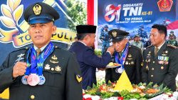 HUT TNI ke-81, Sertu Yusri Jadi Sorotan Saat Disuapi Bupati Bone dan Danrem