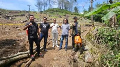 Ketgam: Personel Satreskrim Unit Tipidter Polres Bantaeng bersama pihak terkait saat mendatangi lokasi dugaan pembalakan di kawasan hutan lindung Desa Bonto Bulaeng, Kecamatan Sinoa, Kabupaten Bantaeng, pada Januari 2026.