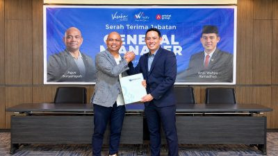 Serah terima jabatan General Manager Vasaka Hotel Makassar dari Agus Suryansyah kepada A. Nurwahyu Jaelani, Rabu (14/10/2026), sebagai langkah memperkuat kualitas layanan dan pengalaman tamu.