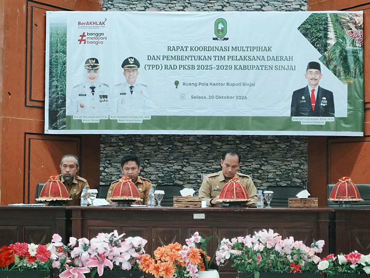 Ket: Asisten pemkab Sinjai, (foto:kanan) saat memimpin rapat Koordinasi Multipihak yang digelar di Ruang Pola Kantor Bupati Sinjai, Selasa (20/10/2026). (Dok. Anto)