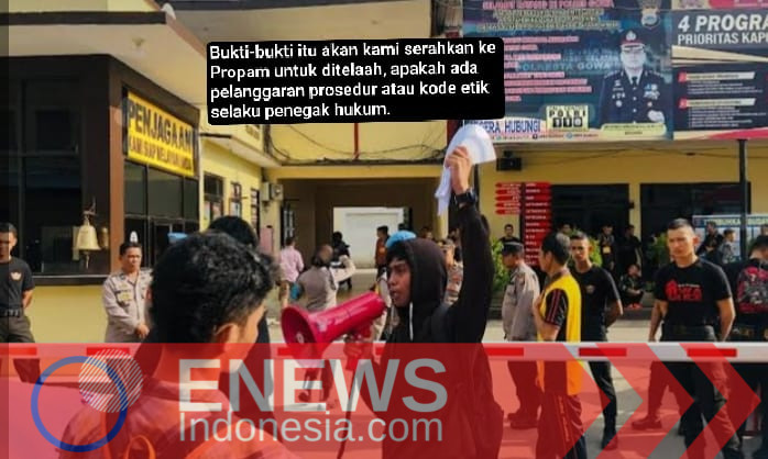 Penggiat Konstitusi Hukum (MPKH) saat menggelar aksi unjuk rasa di depan Mapolres Gowa.