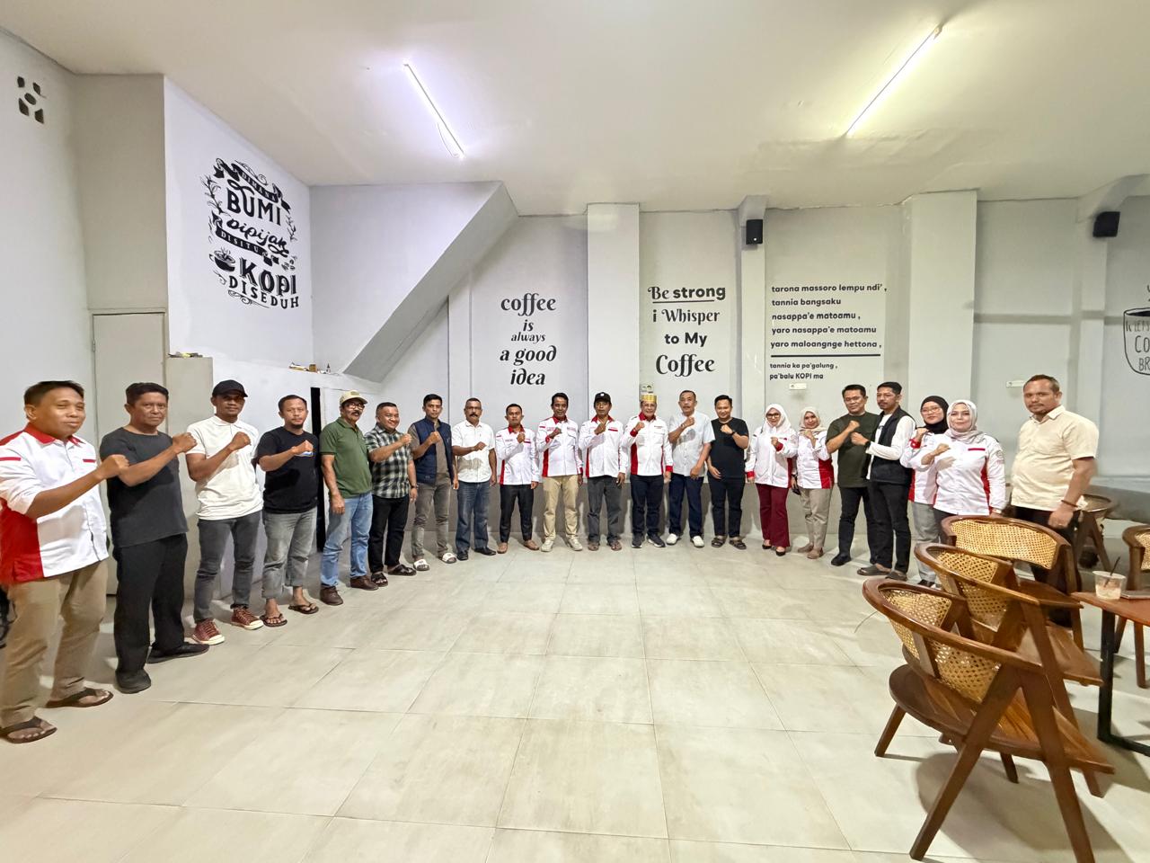 Ketua Abpednas Sulsel Andi Waris Halid bersama pengurus DPD dan DPC Abpednas Sinjai usai konsolidasi organisasi, Rabu (28/10/2026).