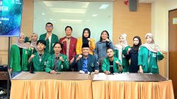 Sesi foto bersama peserta Rakerwil BEM SI Kerakyatan Sulawesi yang terdiri dari lima perguruan tinggi, yakni UIN Alauddin Makassar selaku tuan rumah, Universitas Halu Oleo, Universitas Sulawesi Tenggara, Institut STIBA, dan Universitas Indonesia Timur.