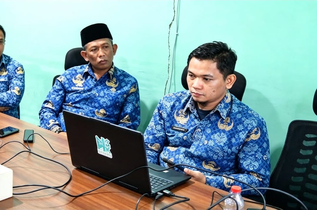 Kadisdik Sinjai, Irwan Suaib, memaparkan strategi penanganan Anak Tidak Sekolah (ATS) dalam forum Berbagi Praktik Baik Kemendes PDT, Jumat (30/10/2026).