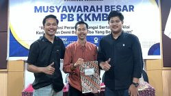 Andi Ashabul Kahfi (tengah) terpilih sebagai Ketua PB KKMB dalam Musyawarah Besar yang digelar di Swiss-Belhotel Makassar.