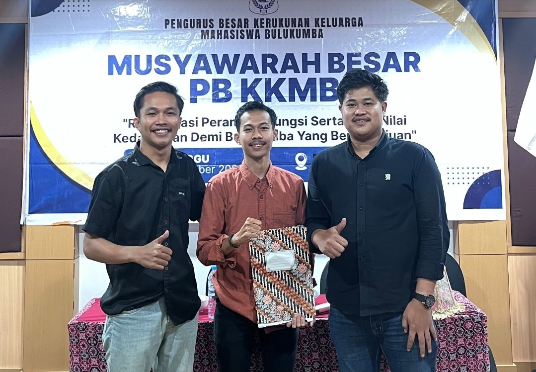 Andi Ashabul Kahfi (tengah) terpilih sebagai Ketua PB KKMB dalam Musyawarah Besar yang digelar di Swiss-Belhotel Makassar.