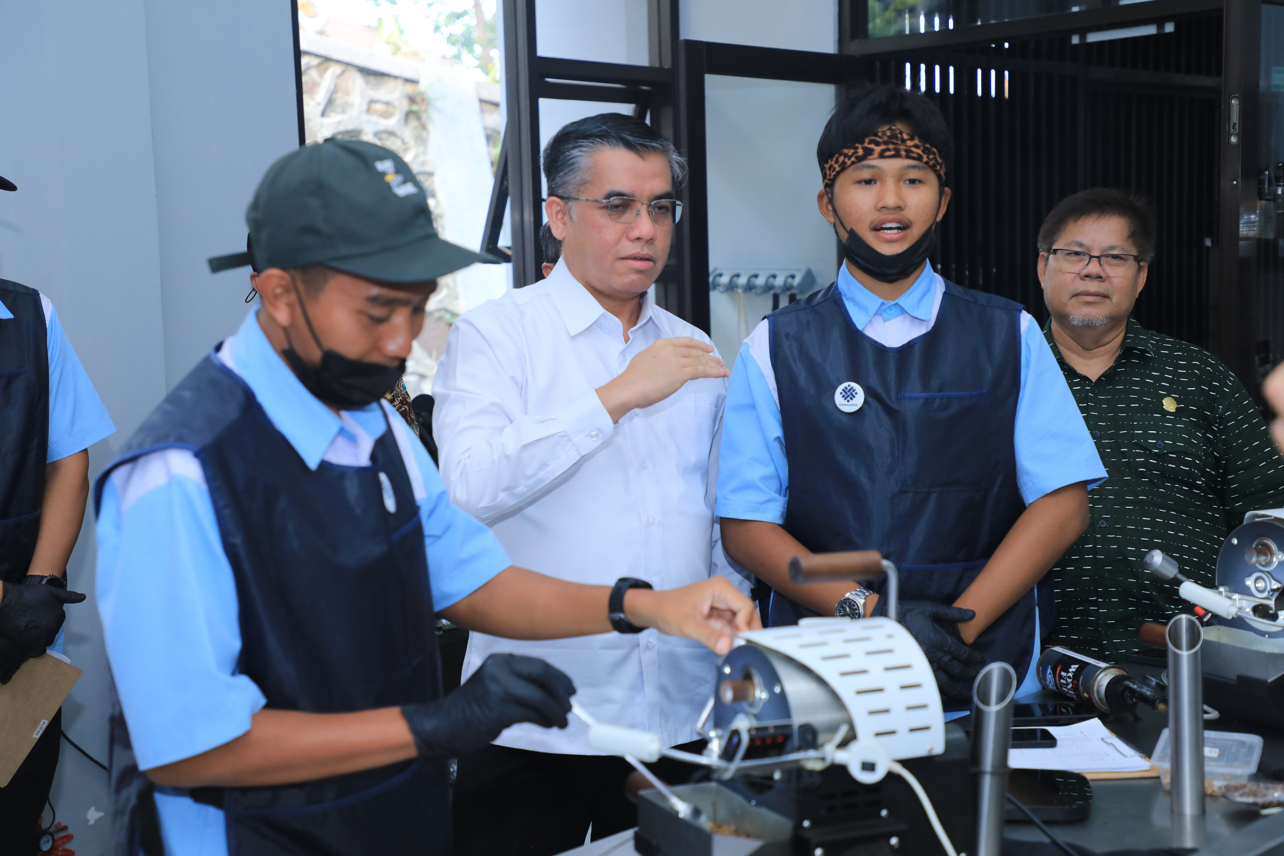 Foto: Menaker Yassierli saat kunjungan kerja di BPVP Bandung Barat, Jawa Barat, Jumat (9/10/2026). (Humas Kemnaker)